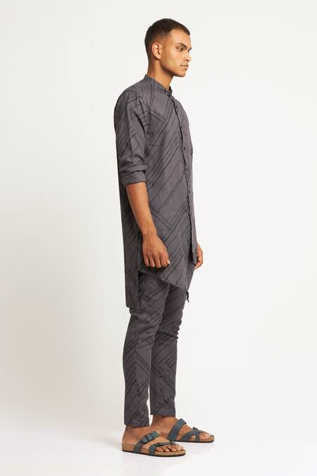 Son Of A Noble Snob Grey 100% Linen Tilt Gurung Print Kurta Online at Aza Fashions Son Of A Noble Snob_Grey 100% Linen Tilt Gurung Print Kurta_Online_at_Aza_Fashions