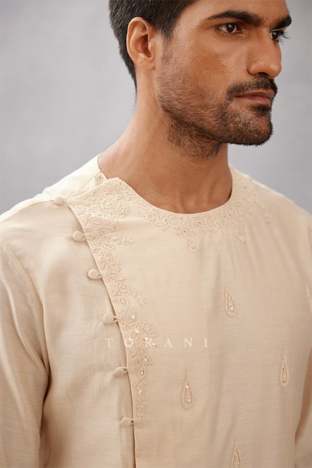 Buy Torani Beige Handwoven Chanderi Dori Kasturi Aadav Kurta Set Online at Aza Fashions Buy_Torani_Beige Handwoven Chanderi Dori Kasturi Aadav Kurta Set _Online_at_Aza_Fashions