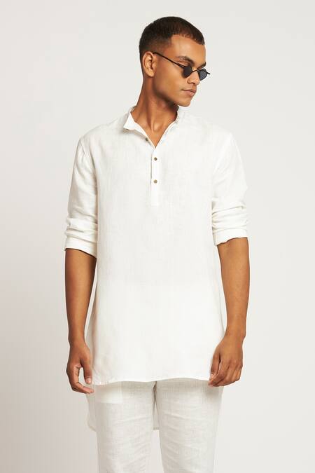 Son Of A Noble Snob White 100% Linen Plain Ambar Asymmetric Kurta Online at Aza Fashions Son Of A Noble Snob_White 100% Linen Plain Ambar Asymmetric Kurta_Online_at_Aza_Fashions