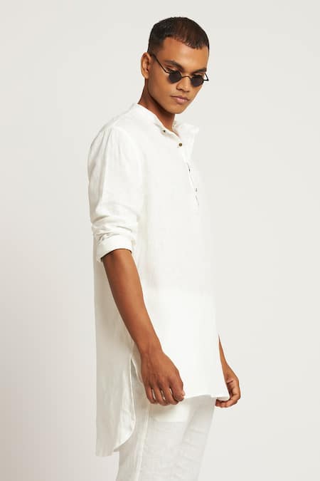Shop Son Of A Noble Snob White 100% Linen Plain Ambar Asymmetric Kurta Online at Aza Fashions Shop_Son Of A Noble Snob_White 100% Linen Plain Ambar Asymmetric Kurta_Online_at_Aza_Fashions