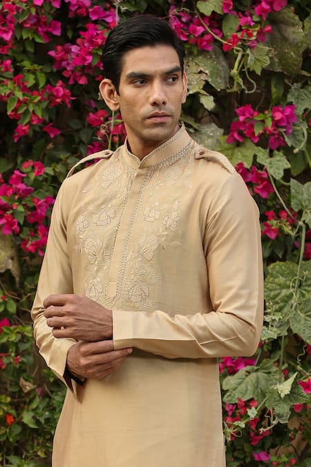 Raw & Rustic By Niti Bothra Beige Chanderi Silk Embroidery Banarasi Applique Kurta at Aza Fashions Raw & Rustic By Niti Bothra_Beige Chanderi Silk Embroidery Banarasi Applique Kurta _at_Aza_Fashions