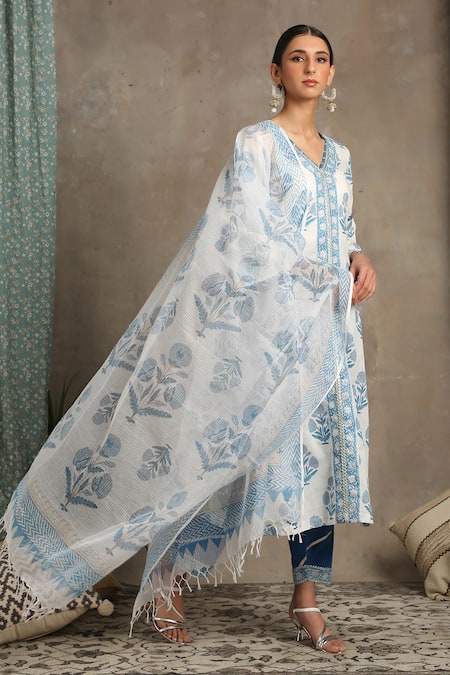 Maison Shefali_Blue Cotton V Neck Floral Print Kurta Set _Online_at_Aza_Fashions