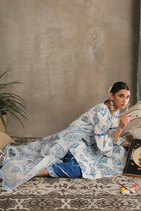 Buy_Maison Shefali_Blue Cotton V Neck Floral Print Kurta Set _Online_at_Aza_Fashions