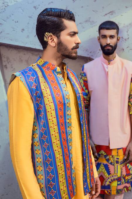 Diyarajvvir_Multi Color Cotton Silk Geometric Bundi And Printed Kurta Set _Online_at_Aza_Fashions