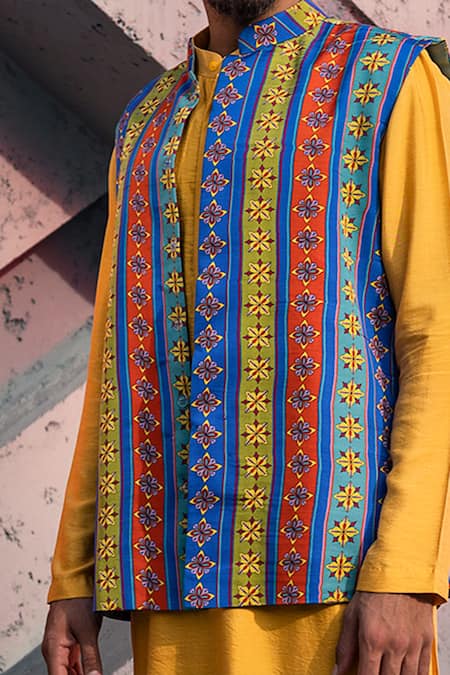 Buy_Diyarajvvir_Multi Color Cotton Silk Geometric Bundi And Printed Kurta Set _Online_at_Aza_Fashions