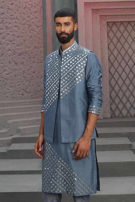Shop Diyarajvvir Grey Cotton Silk Geometric Embroidered Bundi And Kurta Set at Aza Fashions Shop_Diyarajvvir_Grey Cotton Silk Geometric Embroidered Bundi And Kurta Set _at_Aza_Fashions