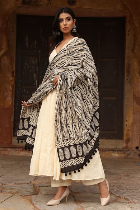 Shop Gulabo Jaipur White Chikan V Neck Embroidered Anarkali Set at Aza Fashions Shop_Gulabo Jaipur_White Chikan V Neck Embroidered Anarkali Set _at_Aza_Fashions