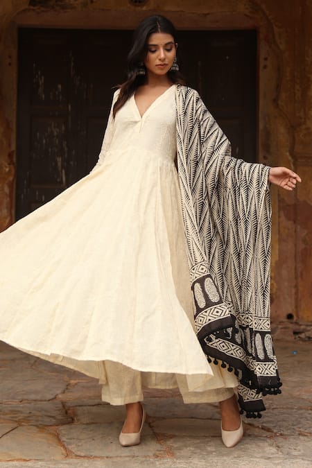 Unique Chikan Unstitched Lucknowi Chikankari Anarkali Suit, Handwash at Rs  18500 in Lucknow