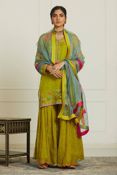 Buy Rajiramniq Green Organza Embroidery Kurta Round Slip Square Set Online at Aza Fashions Buy_Rajiramniq_Green Organza Embroidery Kurta Round Slip Square Set _Online_at_Aza_Fashions