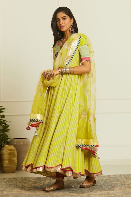 Buy Rajiramniq Green Organza, Crepe V Neck Embroidered Anarkali With Dupatta Online at Aza Fashions Buy_Rajiramniq_Green Organza, Crepe V Neck Embroidered Anarkali With Dupatta _Online_at_Aza_Fashions