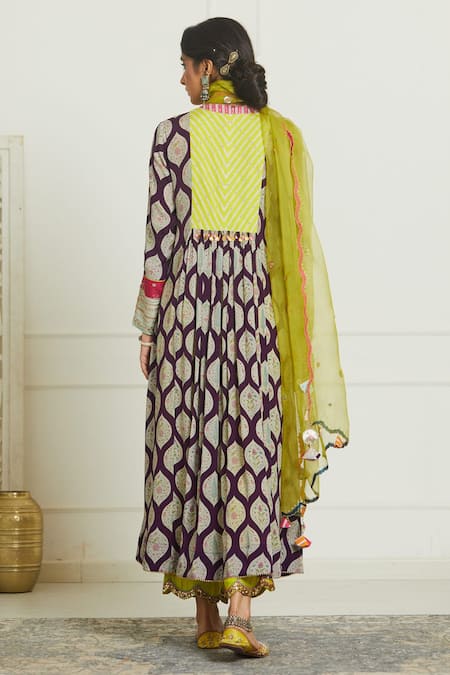 Shop Rajiramniq Purple Organza, Crepe, Modal Satin V Neck Embroidered Panelled Kurta Set at Aza Fashions Shop_Rajiramniq_Purple Organza, Crepe, Modal Satin V Neck Embroidered Panelled Kurta Set _at_Aza_Fashions