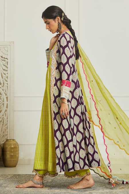 Buy Rajiramniq Purple Organza, Crepe, Modal Satin V Neck Embroidered Panelled Kurta Set Online at Aza Fashions Buy_Rajiramniq_Purple Organza, Crepe, Modal Satin V Neck Embroidered Panelled Kurta Set _Online_at_Aza_Fashions