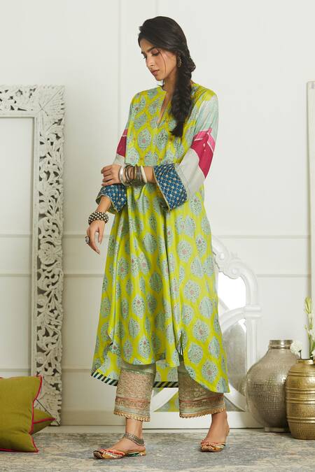 Rajiramniq Green Silk, Organza, Modal Satin Mandarin Collar Printed Kurta Set Online at Aza Fashions Rajiramniq_Green Silk, Organza, Modal Satin Mandarin Collar Printed Kurta Set _Online_at_Aza_Fashions