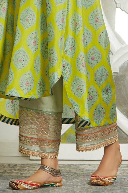 Rajiramniq Green Silk, Organza, Modal Satin Mandarin Collar Printed Kurta Set at Aza Fashions Rajiramniq_Green Silk, Organza, Modal Satin Mandarin Collar Printed Kurta Set _at_Aza_Fashions