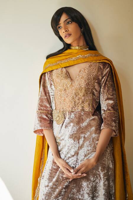 Shorshe Clothing_Cream Silk And Velvet Notched Kurta & Pant Set_Online_at_Aza_Fashions