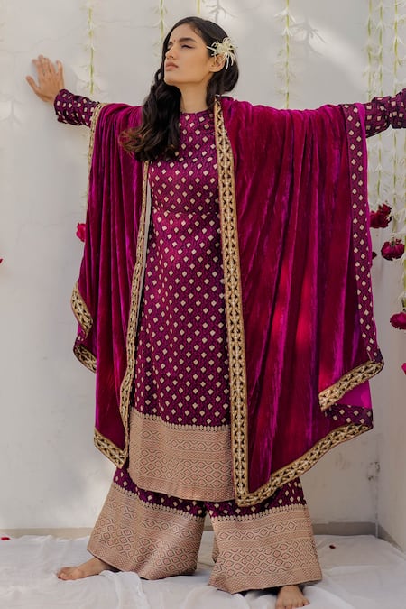 pink velvet dupatta