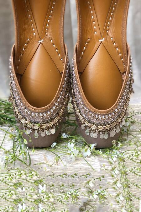 Buy House Of Vian Brown Embellished Juttis Online at Aza Fashions Buy_House Of Vian_Brown Embellished Juttis _Online_at_Aza_Fashions