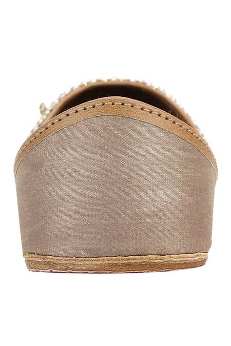 House Of Vian Brown Embellished Juttis at Aza Fashions House Of Vian_Brown Embellished Juttis _at_Aza_Fashions