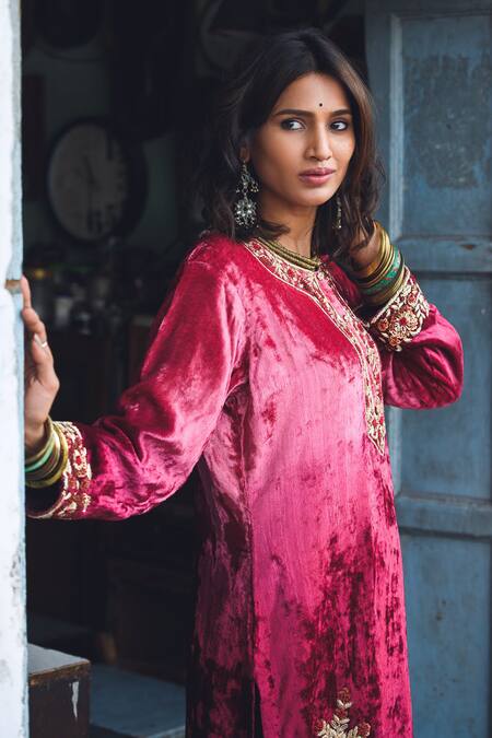 Heena Kochhar_Pink Velvet Embroidered Kurta Set_Online_at_Aza_Fashions
