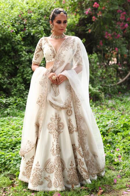 Buy White Raw Silk Embroidery Square Neck Bridal Lehenga Set For Women by  Keerthi Kadire Online at Aza Fashions.