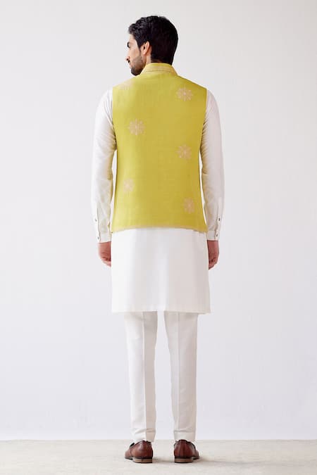 Devnaagri Embrioidered Bundi & Kurta Set 