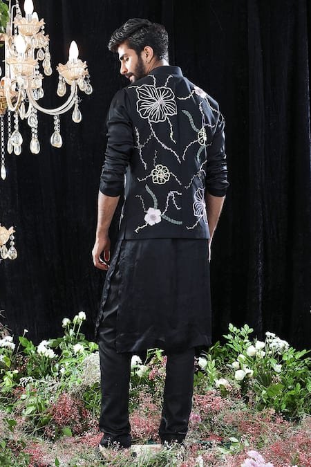 Mahima Mahajan Louis Embroidered Bundi & Kurta Set 