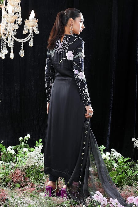 Mahima Mahajan Jeanne Hand Embroidered Kurta Set 