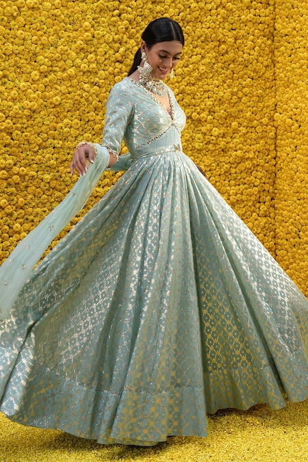 Mahima Mahajan_Blue Organza, Shantoon, Banarasi Chanderi Floral V Neck Heer Anarkali Set _Online_at_Aza_Fashions