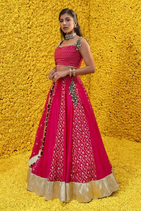 Mahima Mahajan_Pink Organza, Shantoon, Banarasi Chanderi Floral Cowl Tara Bridal Lehenga Set _Online_at_Aza_Fashions
