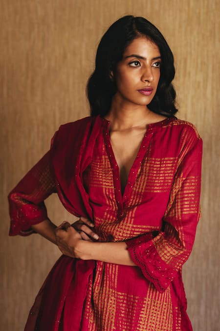 Shop Shorshe Clothing Maroon Organza, Handloom Zari Notched Kurta Set at Aza Fashions Shop_Shorshe Clothing_Maroon Organza, Handloom Zari Notched Kurta Set _at_Aza_Fashions