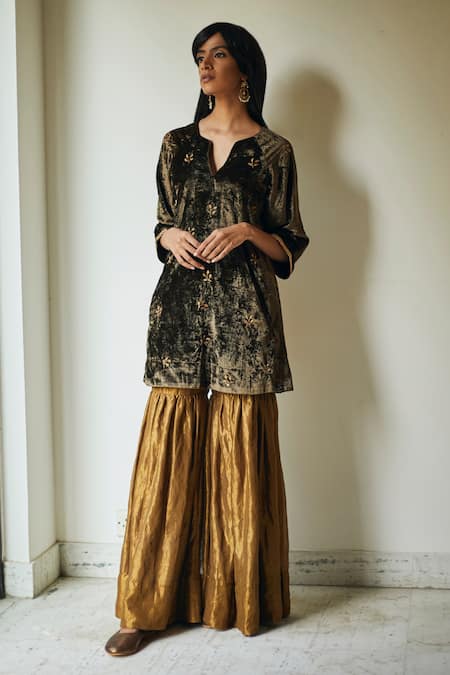 Shorshe Clothing_Green Velvet And Tissue Notched Kurta & Sharara Pant Set_Online_at_Aza_Fashions