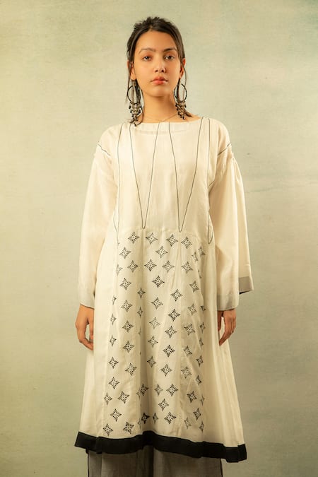 Ibai White Handwoven Mulbery Silk Boat Tunic 