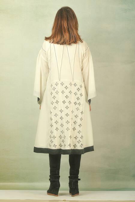 Shop Ibai White Handwoven Mulbery Silk Boat Tunic at Aza Fashions Shop_Ibai_White Handwoven Mulbery Silk Boat Tunic _at_Aza_Fashions