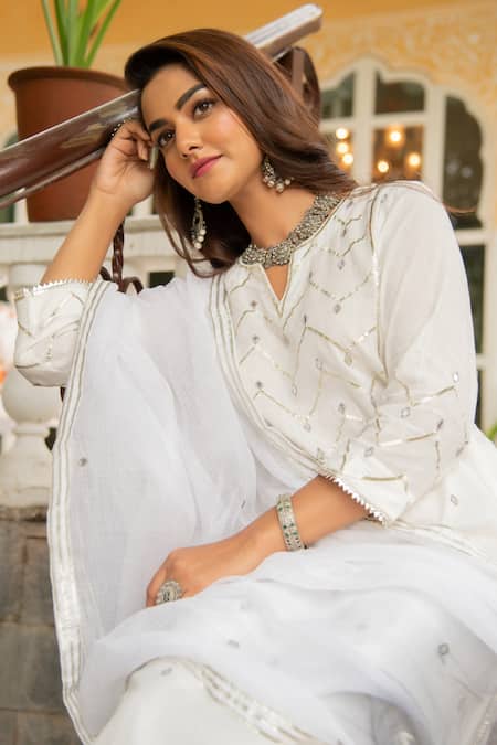 Buy_Maison Shefali_White Cotton, Kota Doria V Neck Mirror Embellished Kurta Set _Online_at_Aza_Fashions