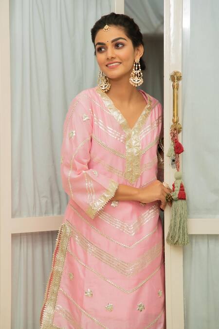 Shop Maison Shefali Pink Chanderi Pant Cotton Silk Embroidery V Neck Kurta And Set Online at Aza Fashions Shop_Maison Shefali_Pink Chanderi Pant Cotton Silk Embroidery V Neck Kurta And Set _Online_at_Aza_Fashions