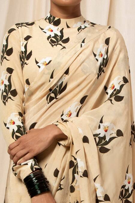 Masaba_White Crepe Printed Saree With Unstitched Blouse Fabric_at_Aza_Fashions