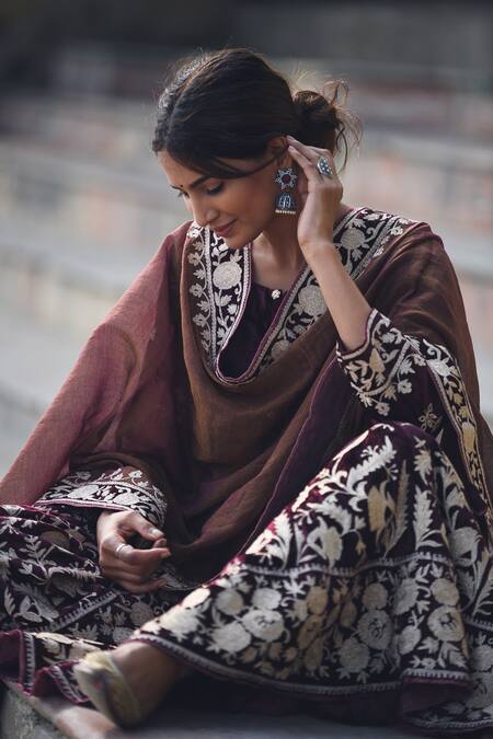 Buy_Heena Kochhar_Maroon Velvet Embroidered Kurta Set_Online_at_Aza_Fashions