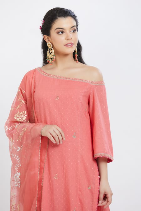 Mandira Wirk - Indian Peach Cotton Lurex Asymmetric Off Shoulder Layered Kurta With Dupatta at Aza Fashions Mandira Wirk - Indian_Peach Cotton Lurex Asymmetric Off Shoulder Layered Kurta With Dupatta _at_Aza_Fashions