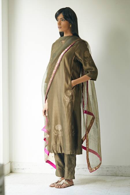 Shorshe Clothing Green Chanderi Notched Kurta And Pant Set Online at Aza Fashions Shorshe Clothing_Green Chanderi Notched Kurta And Pant Set_Online_at_Aza_Fashions