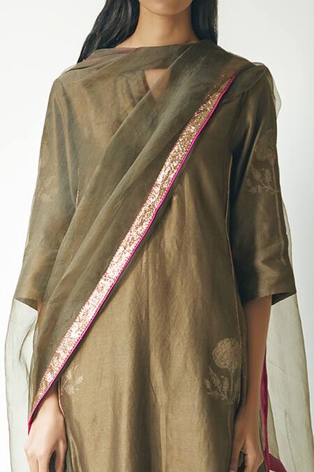 Buy Shorshe Clothing Green Chanderi Notched Kurta And Pant Set Online at Aza Fashions Buy_Shorshe Clothing_Green Chanderi Notched Kurta And Pant Set_Online_at_Aza_Fashions