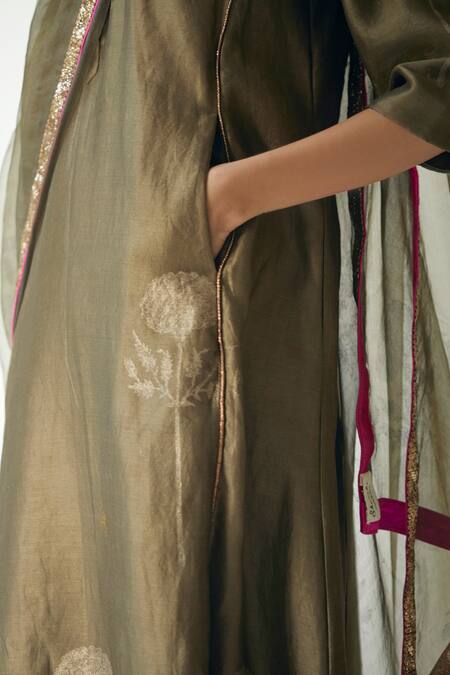 Shop Shorshe Clothing Green Chanderi Notched Kurta And Pant Set Online at Aza Fashions Shop_Shorshe Clothing_Green Chanderi Notched Kurta And Pant Set_Online_at_Aza_Fashions