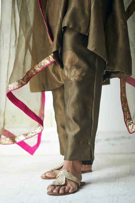 Shorshe Clothing Green Chanderi Notched Kurta And Pant Set at Aza Fashions Shorshe Clothing_Green Chanderi Notched Kurta And Pant Set_at_Aza_Fashions