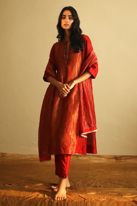 Shorshe Clothing Red Handloom Tissue Embroidery Mandarin Collar Kurta And Pant Set 