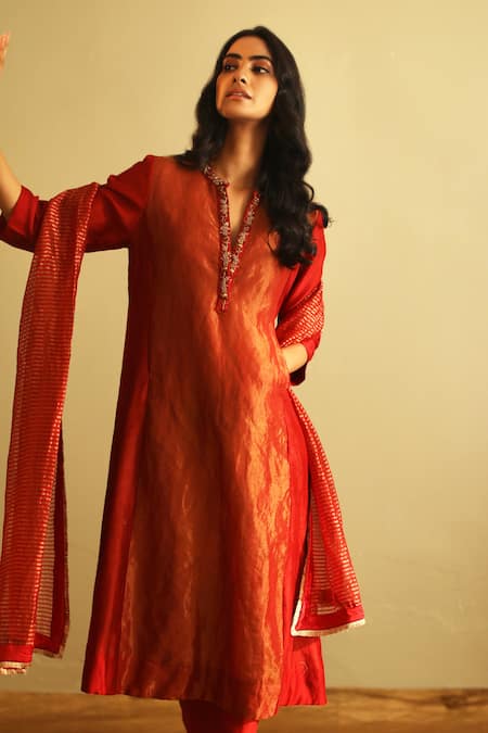 Shorshe Clothing_Red Chanderi, Handloom Tissue Mandarin Collar Kurta And Pant Set _Online_at_Aza_Fashions