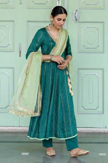 Myaara Green Angarkha Chanderi Blend, Dupatta Organza Gota And Sequin Work Surplice Set Online at Aza Fashions Myaara_Green Angarkha Chanderi Blend, Dupatta Organza Gota And Sequin Work Surplice Set _Online_at_Aza_Fashions