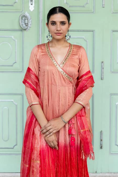 Myaara Peach Angarkha Chanderi Blend, Dupatta Organza Gota And Sequin Work Ombre Set at Aza Fashions Myaara_Peach Angarkha Chanderi Blend, Dupatta Organza Gota And Sequin Work Ombre Set_at_Aza_Fashions
