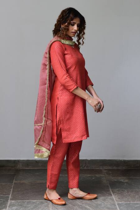 Myaara Red Kurta Lurex Dupatta Organza Lining Round Striped Set Online at Aza Fashions Myaara_Red Kurta Lurex Dupatta Organza Lining Round Striped Set _Online_at_Aza_Fashions