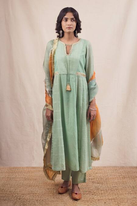 Buy Myaara Green Anarkali Cotton Lurex Dupatta Organza Lining Cotton Flared Kurta Set Online at Aza Fashions Buy_Myaara_Green Anarkali Cotton Lurex Dupatta Organza Lining Cotton Flared Kurta Set _Online_at_Aza_Fashions