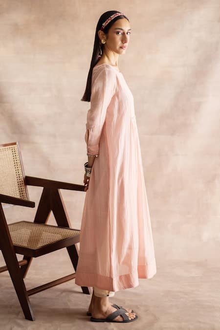 Swatti Kapoor_Pink Handwoven Chanderi Mul Plain Round Myo Kurta _Online_at_Aza_Fashions