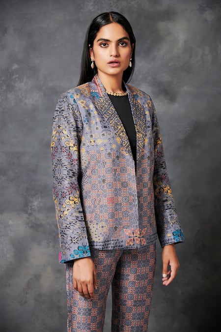 Saundh_Grey Pure Raw Silk Jacket Lapel Mizo Knitted Suit Set_at_Aza_Fashions